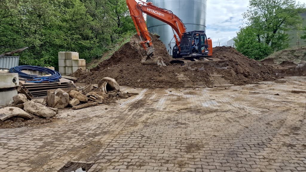 Makuschin Baggerarbeit Tiefbau Erdarbeit
