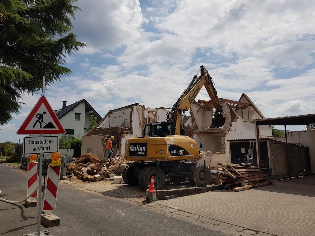 Bastian GmbH & Co. KG (Erdbau-Transporte-Abbruch-Recycling-Containerdienst)