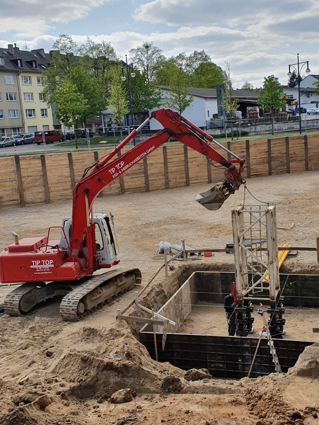 Tiptop Erd- Und Abbrucharbeiten Gmbh